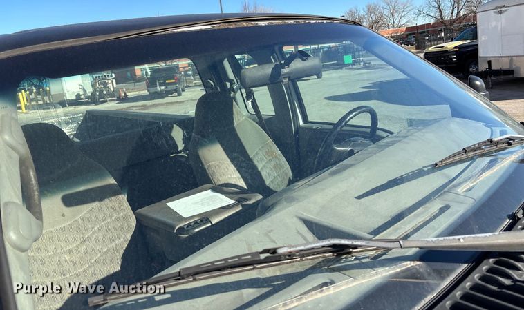 image for item ED5098 1999 Ford F350 Super Duty XLT Ext. Cab pickup truck