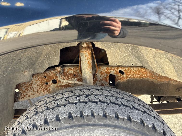 image for item ED5098 1999 Ford F350 Super Duty XLT Ext. Cab pickup truck