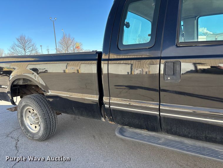 image for item ED5098 1999 Ford F350 Super Duty XLT Ext. Cab pickup truck