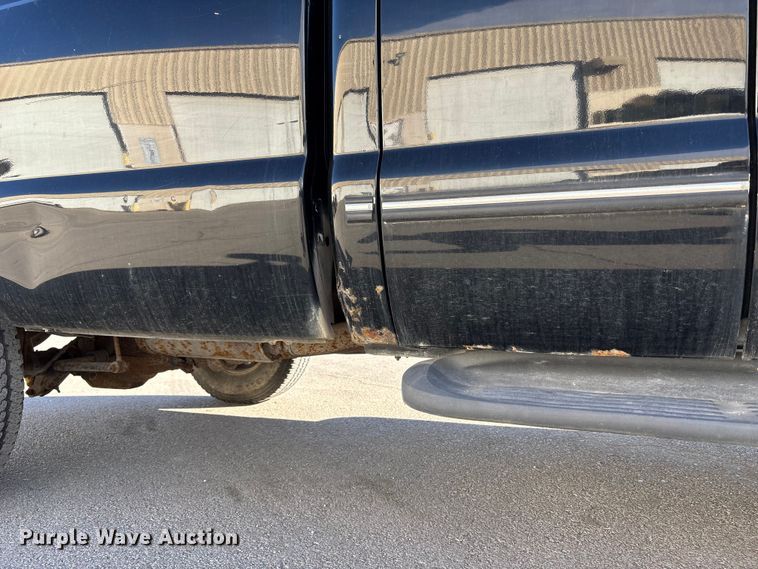 image for item ED5098 1999 Ford F350 Super Duty XLT Ext. Cab pickup truck