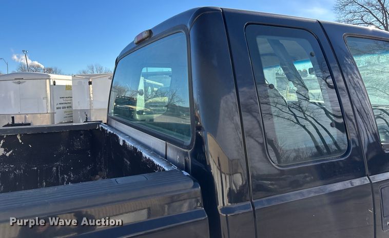 image for item ED5098 1999 Ford F350 Super Duty XLT Ext. Cab pickup truck