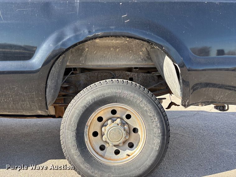 image for item ED5098 1999 Ford F350 Super Duty XLT Ext. Cab pickup truck