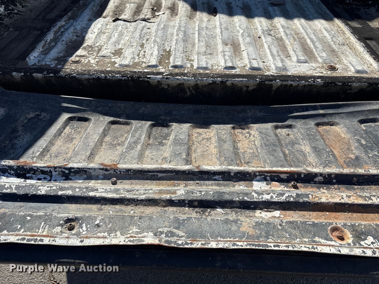 image for item ED5098 1999 Ford F350 Super Duty XLT Ext. Cab pickup truck