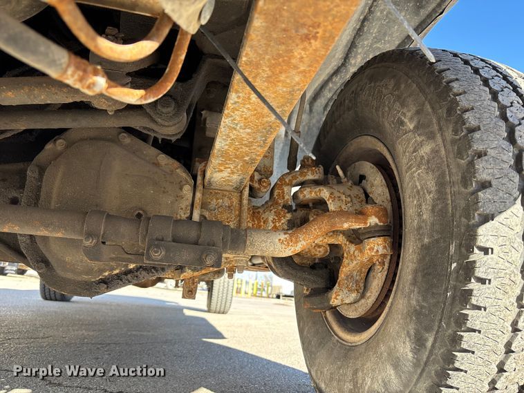 image for item ED5098 1999 Ford F350 Super Duty XLT Ext. Cab pickup truck