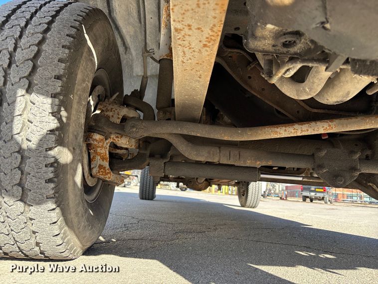 image for item ED5098 1999 Ford F350 Super Duty XLT Ext. Cab pickup truck