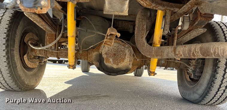 image for item ED5098 1999 Ford F350 Super Duty XLT Ext. Cab pickup truck