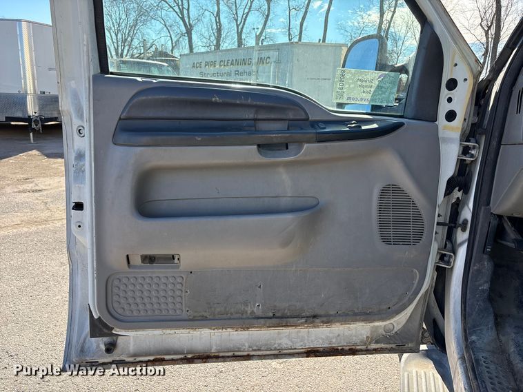 image for item ED5098 1999 Ford F350 Super Duty XLT Ext. Cab pickup truck