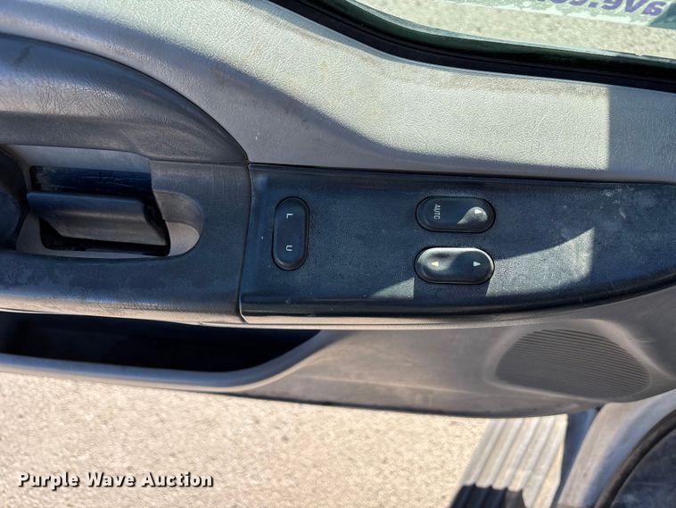 image for item ED5098 1999 Ford F350 Super Duty XLT Ext. Cab pickup truck