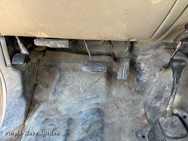 image for item ED5098 1999 Ford F350 Super Duty XLT Ext. Cab pickup truck