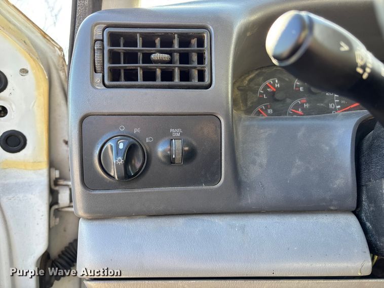 image for item ED5098 1999 Ford F350 Super Duty XLT Ext. Cab pickup truck