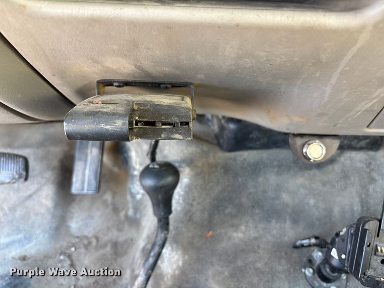 image for item ED5098 1999 Ford F350 Super Duty XLT Ext. Cab pickup truck