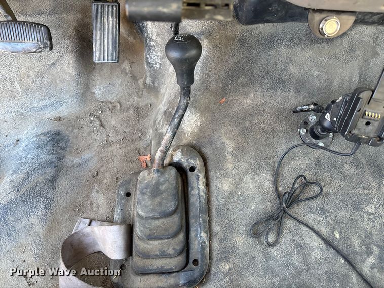 image for item ED5098 1999 Ford F350 Super Duty XLT Ext. Cab pickup truck