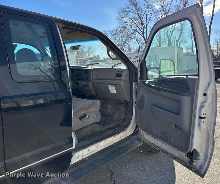 image for item ED5098 1999 Ford F350 Super Duty XLT Ext. Cab pickup truck