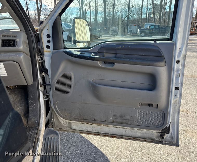 image for item ED5098 1999 Ford F350 Super Duty XLT Ext. Cab pickup truck