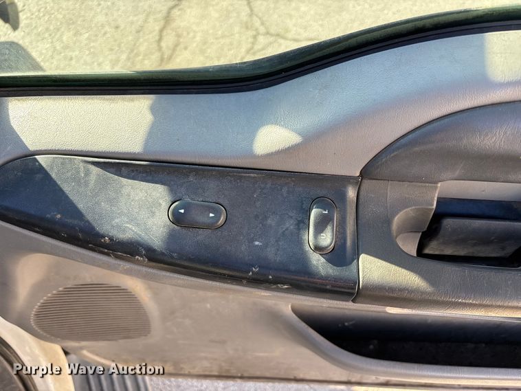 image for item ED5098 1999 Ford F350 Super Duty XLT Ext. Cab pickup truck