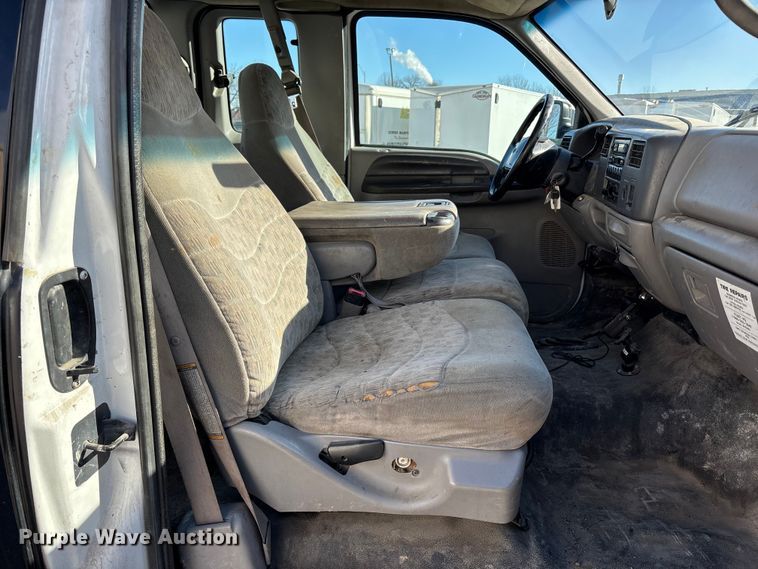 image for item ED5098 1999 Ford F350 Super Duty XLT Ext. Cab pickup truck