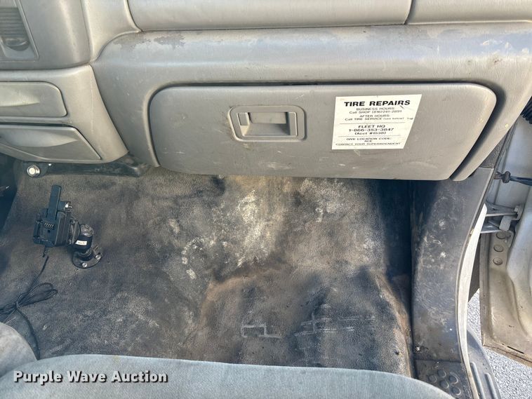 image for item ED5098 1999 Ford F350 Super Duty XLT Ext. Cab pickup truck