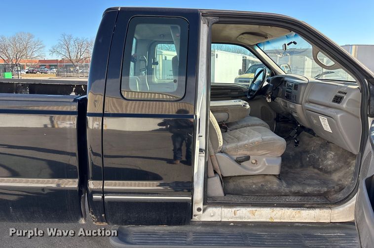 image for item ED5098 1999 Ford F350 Super Duty XLT Ext. Cab pickup truck