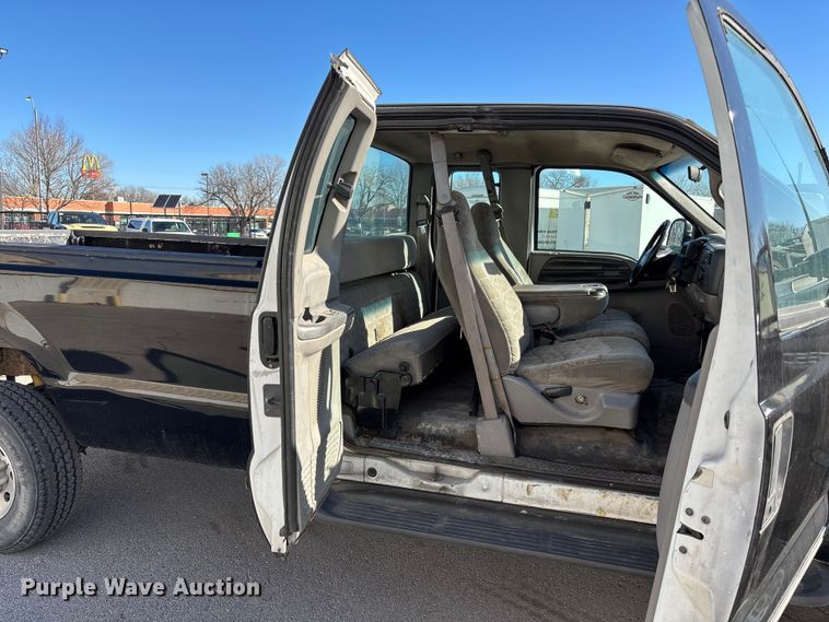 image for item ED5098 1999 Ford F350 Super Duty XLT Ext. Cab pickup truck