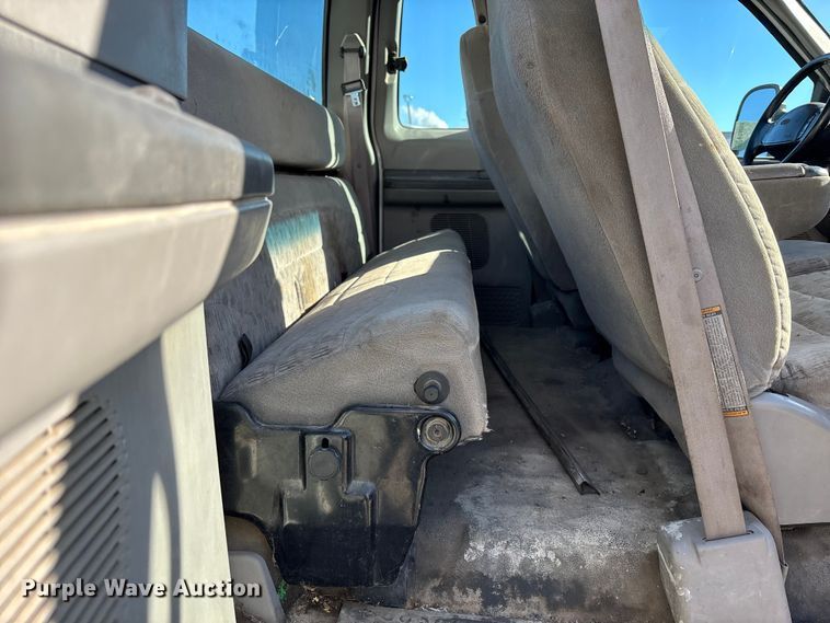 image for item ED5098 1999 Ford F350 Super Duty XLT Ext. Cab pickup truck