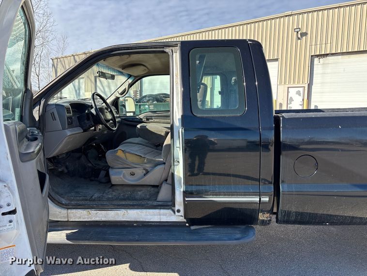 image for item ED5098 1999 Ford F350 Super Duty XLT Ext. Cab pickup truck