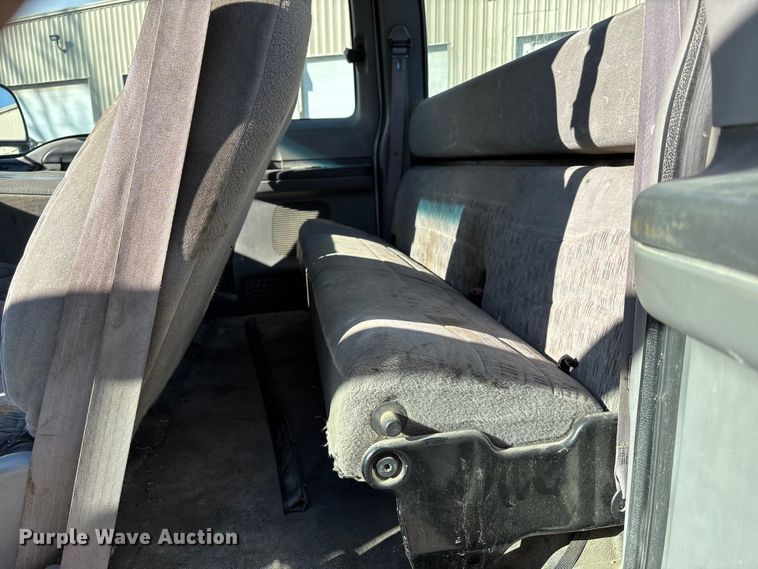 image for item ED5098 1999 Ford F350 Super Duty XLT Ext. Cab pickup truck