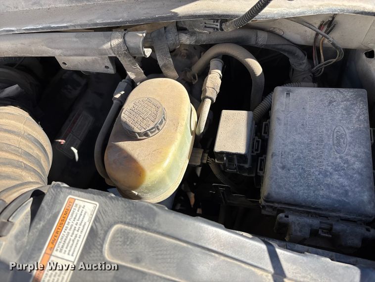 image for item ED5098 1999 Ford F350 Super Duty XLT Ext. Cab pickup truck