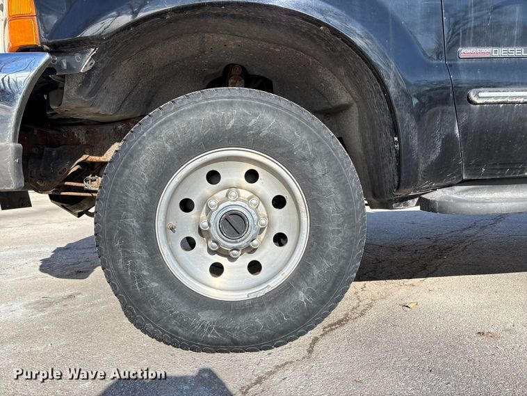 image for item ED5098 1999 Ford F350 Super Duty XLT Ext. Cab pickup truck