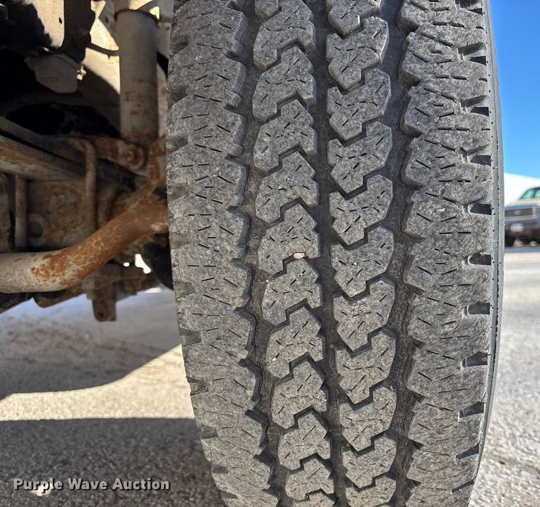 image for item ED5098 1999 Ford F350 Super Duty XLT Ext. Cab pickup truck