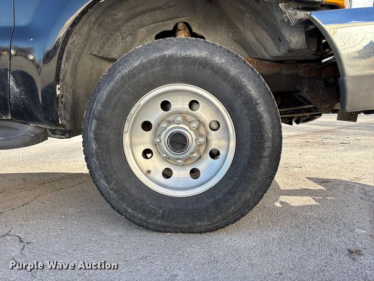 image for item ED5098 1999 Ford F350 Super Duty XLT Ext. Cab pickup truck