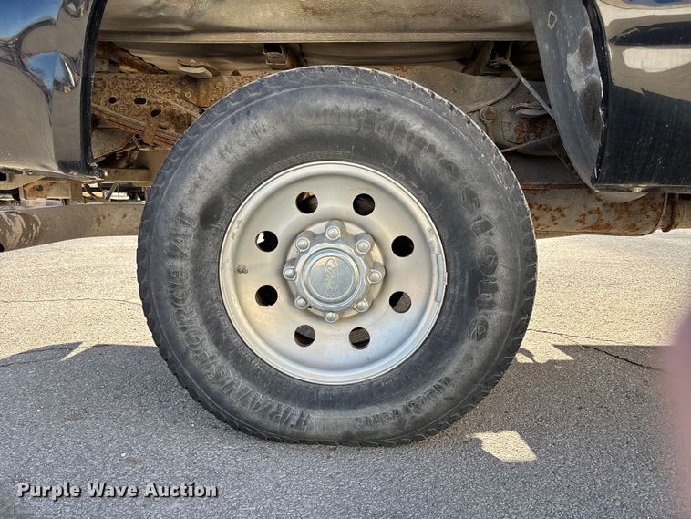 image for item ED5098 1999 Ford F350 Super Duty XLT Ext. Cab pickup truck