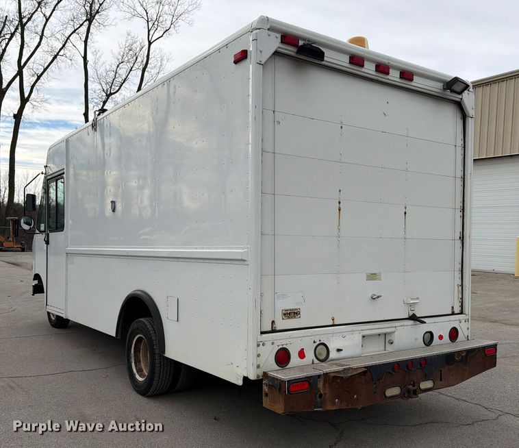 image for item ED5099 2003 Ford E450 delivery truck