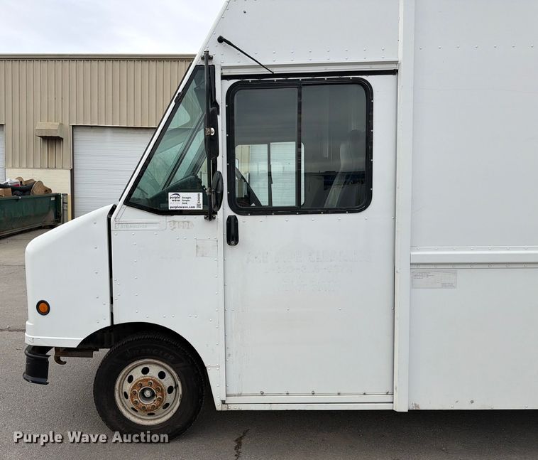 image for item ED5099 2003 Ford E450 delivery truck