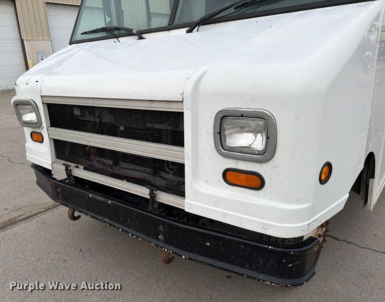 image for item ED5099 2003 Ford E450 delivery truck