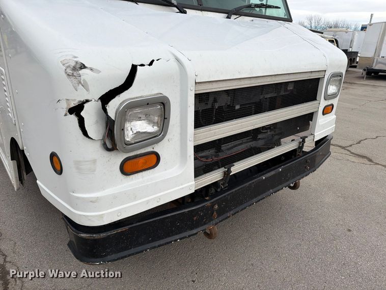 image for item ED5099 2003 Ford E450 delivery truck