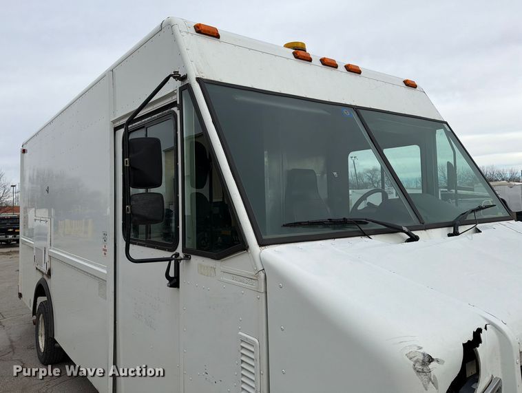 image for item ED5099 2003 Ford E450 delivery truck