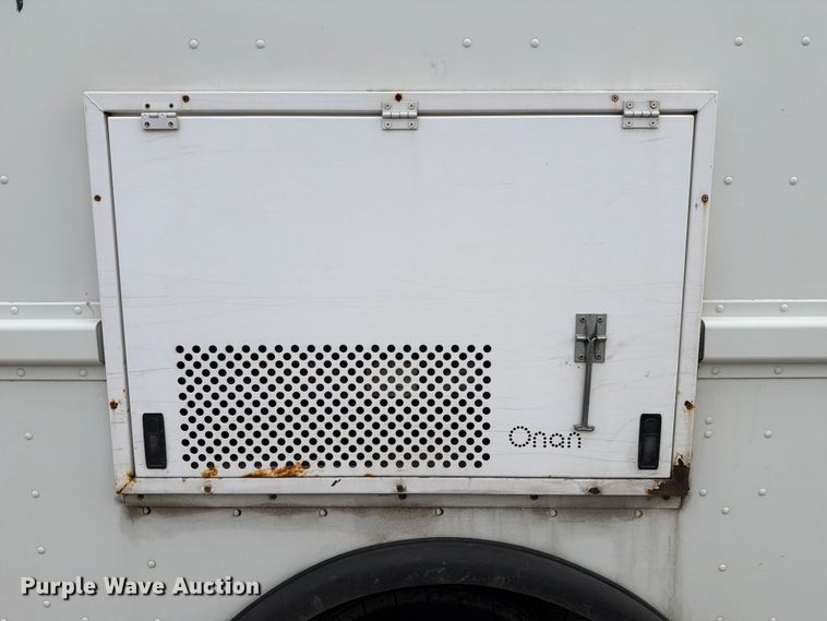 image for item ED5099 2003 Ford E450 delivery truck