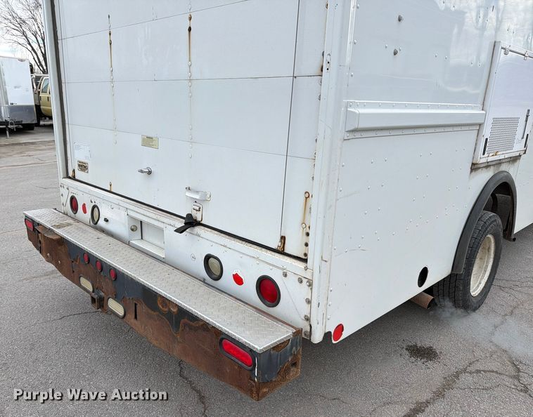 image for item ED5099 2003 Ford E450 delivery truck