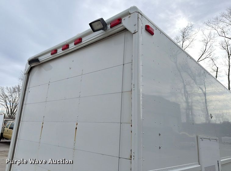 image for item ED5099 2003 Ford E450 delivery truck