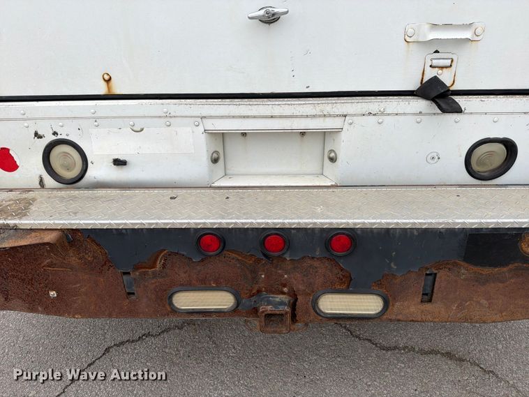 image for item ED5099 2003 Ford E450 delivery truck