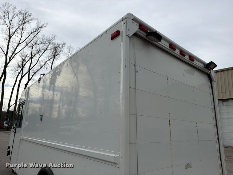 image for item ED5099 2003 Ford E450 delivery truck