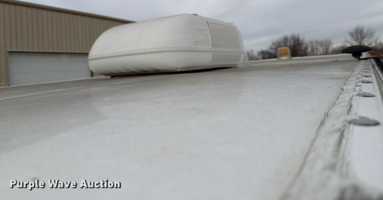 image for item ED5099 2003 Ford E450 delivery truck