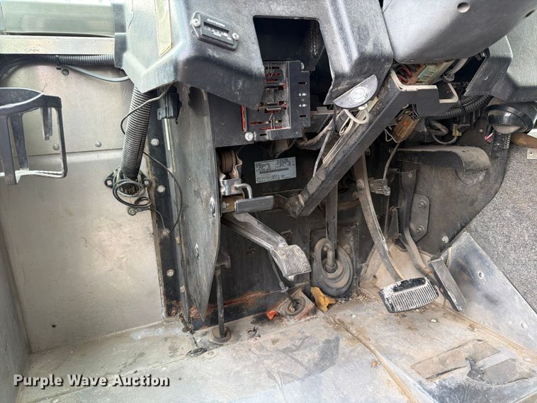 image for item ED5099 2003 Ford E450 delivery truck