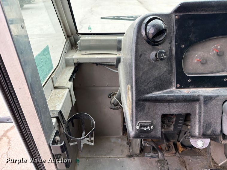 image for item ED5099 2003 Ford E450 delivery truck