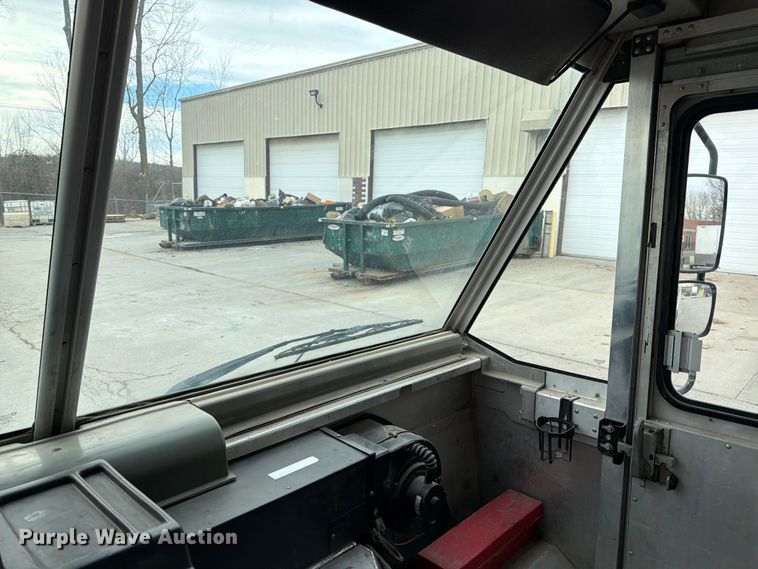 image for item ED5099 2003 Ford E450 delivery truck