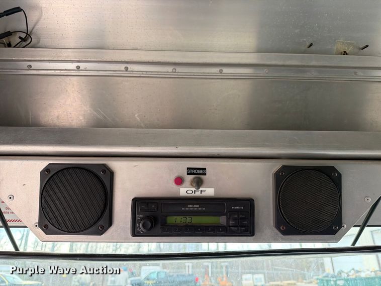 image for item ED5099 2003 Ford E450 delivery truck