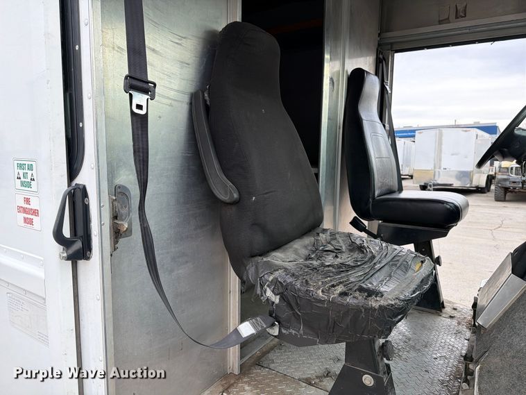 image for item ED5099 2003 Ford E450 delivery truck