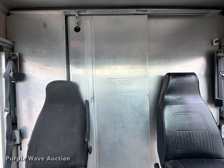 image for item ED5099 2003 Ford E450 delivery truck