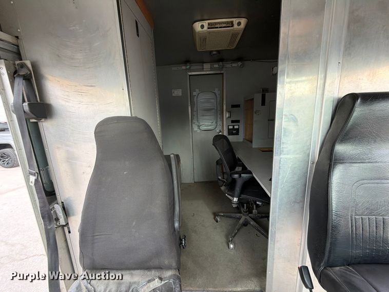 image for item ED5099 2003 Ford E450 delivery truck