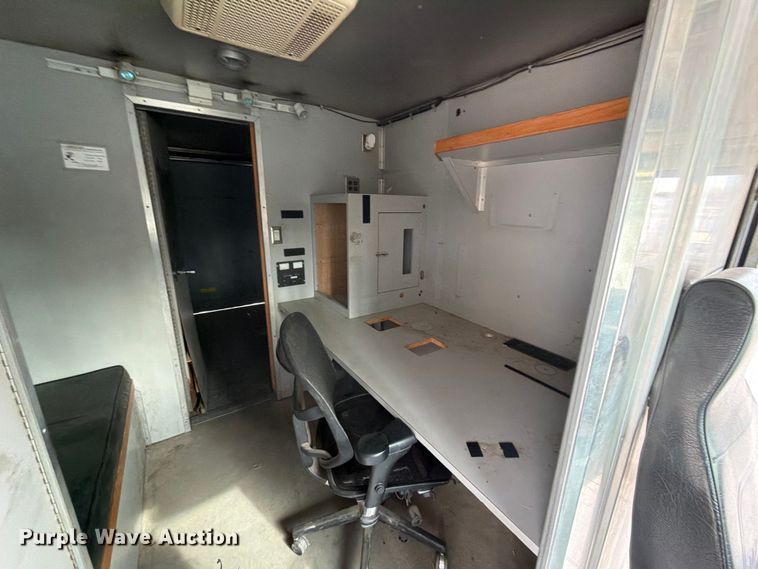 image for item ED5099 2003 Ford E450 delivery truck